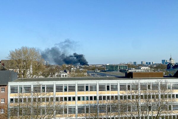 In der Badestraße brannte heute ein Dachstuhl. Foto: Alexis Milne